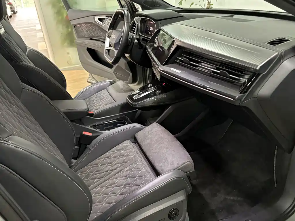 Audi Q4 e-tron — миниатюра 8