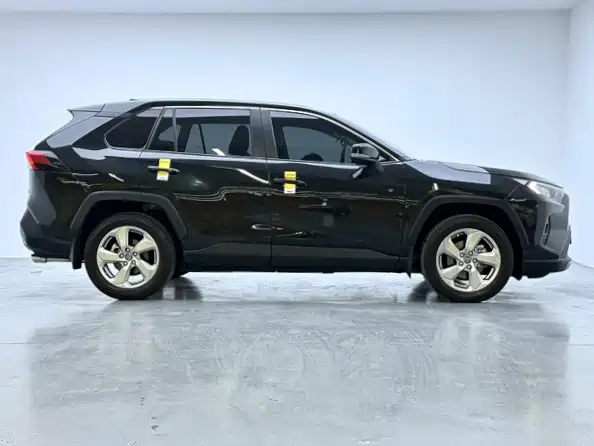 Toyota RAV4 — миниатюра 8