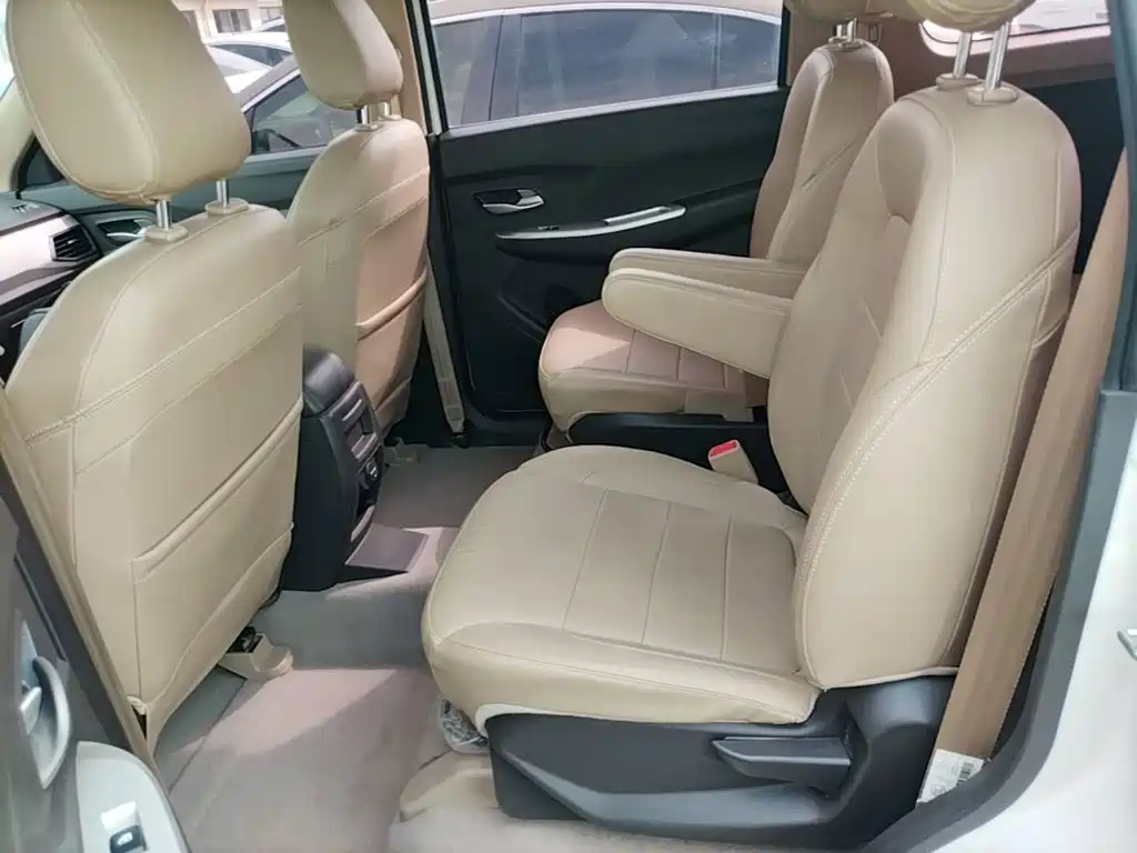 Wuling Hongguang — миниатюра 17