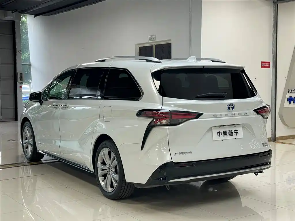 Toyota Sienna 2023 2.5L Luxury