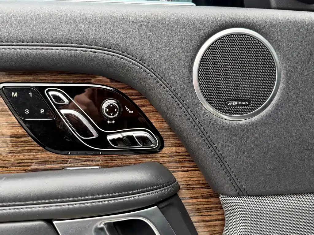 Land Rover Range Rover — миниатюра 13