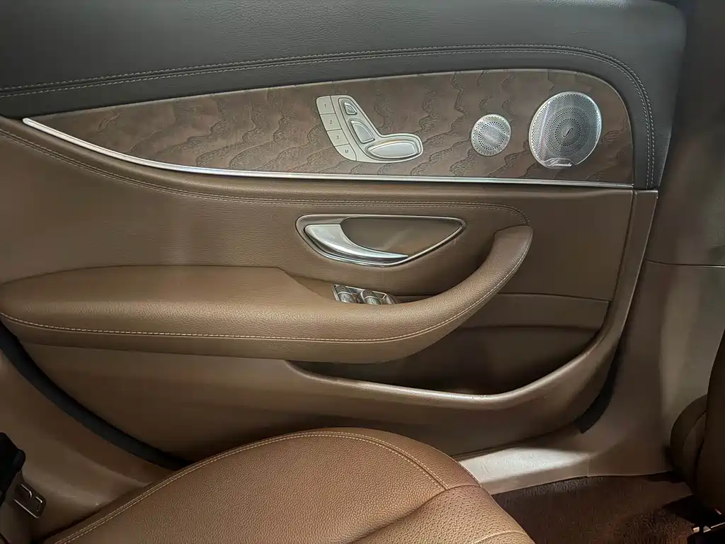 Mercedes-Benz E-Class — миниатюра 7