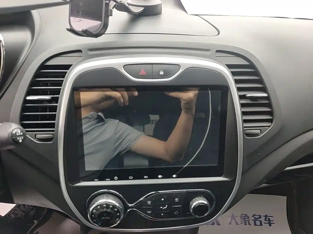 Renault Captur — миниатюра 13