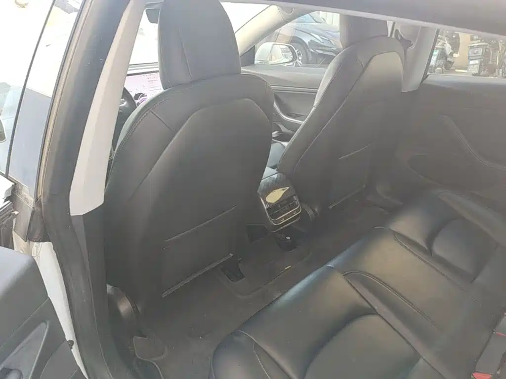 Tesla Model 3 — миниатюра 15