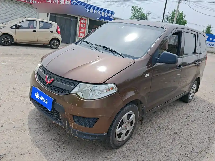 Wuling Hongguang 2015
