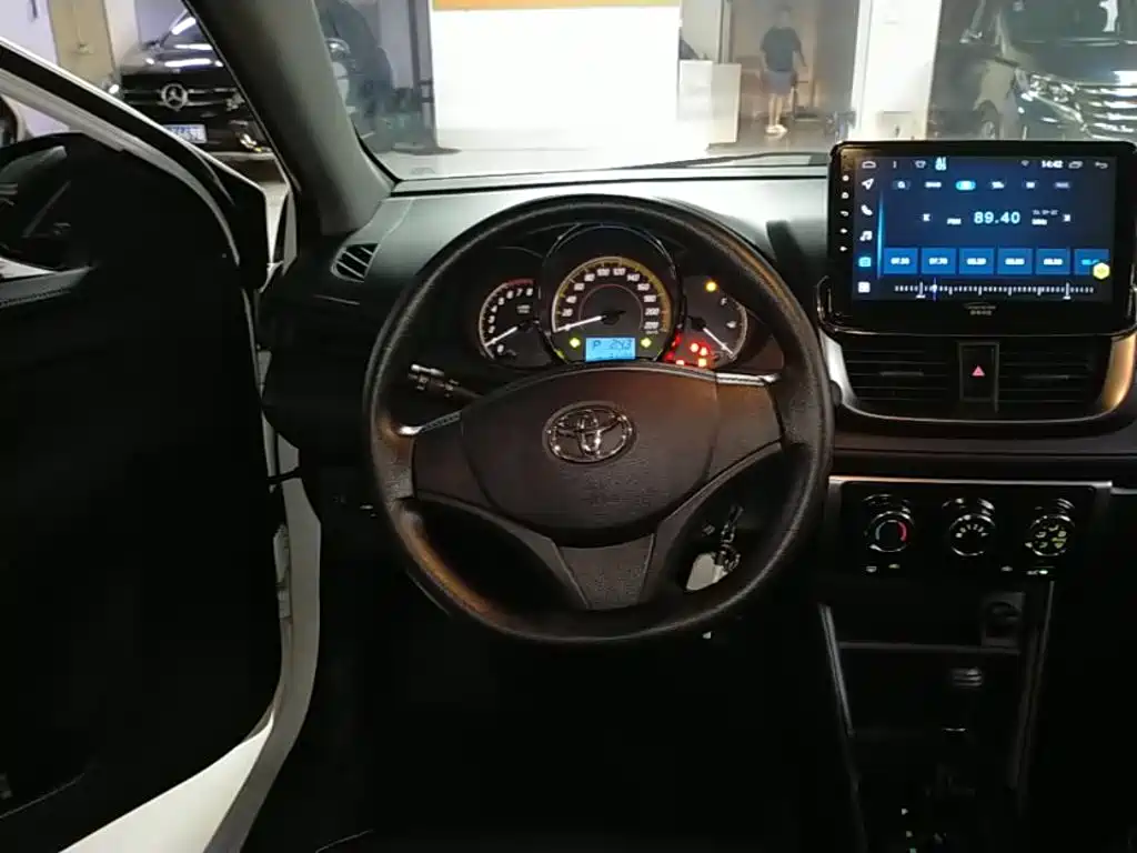 Toyota Yaris L — миниатюра 11