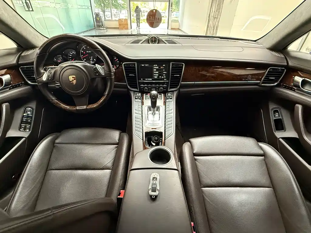 Porsche Panamera 2010 Panamera Turbo 4.8T