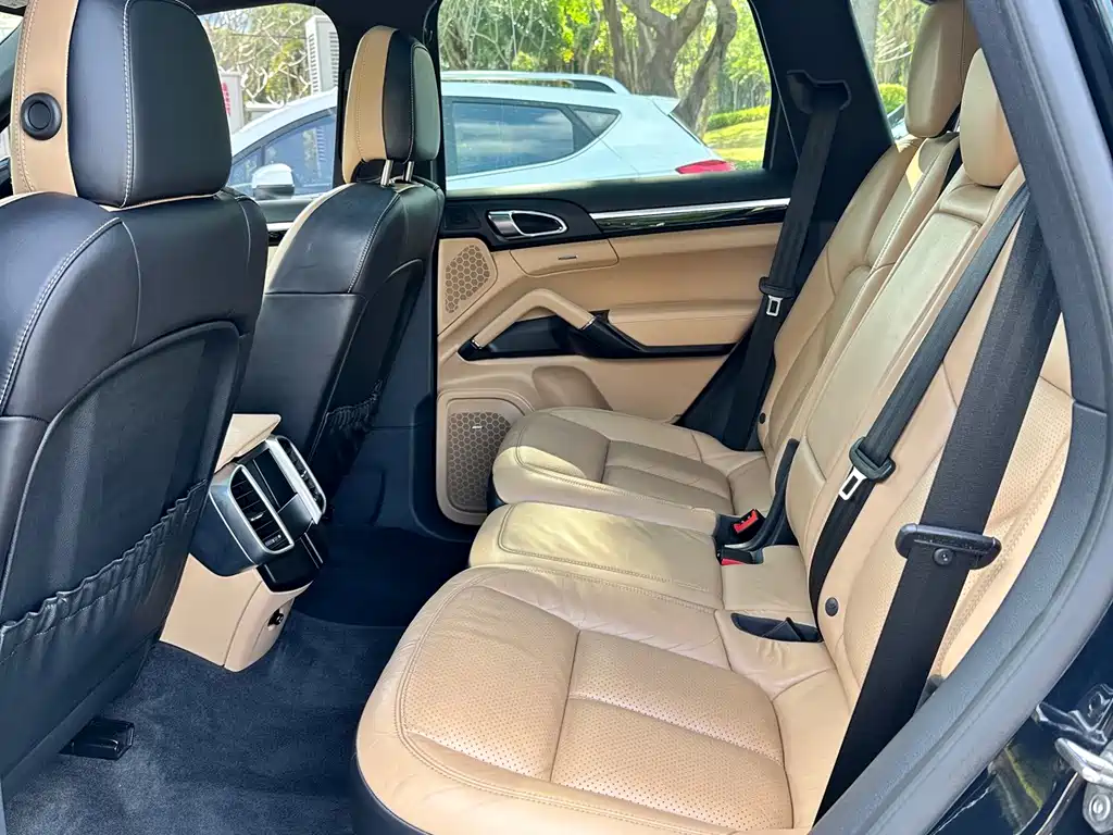 Porsche Cayenne — миниатюра 6