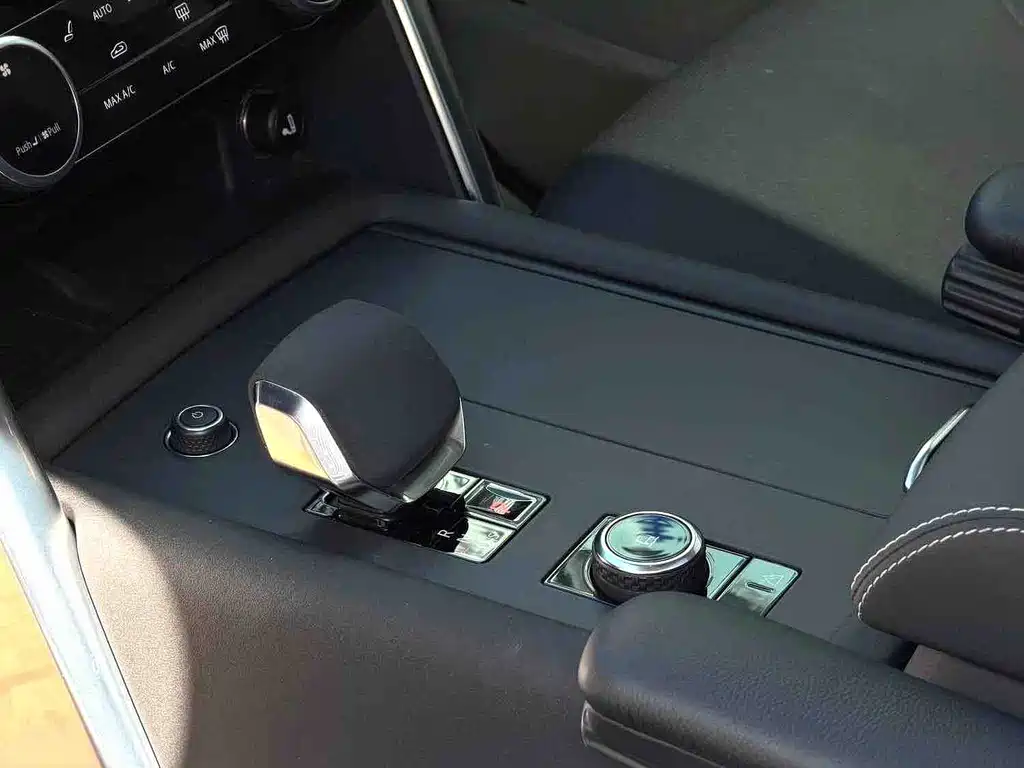 Land Rover Discovery — миниатюра 7