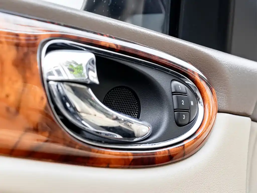 Jaguar XJ — миниатюра 12
