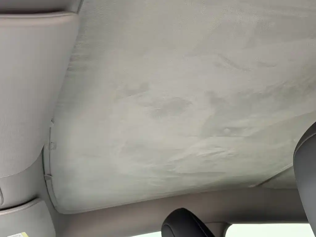 Tesla Model Y — миниатюра 9