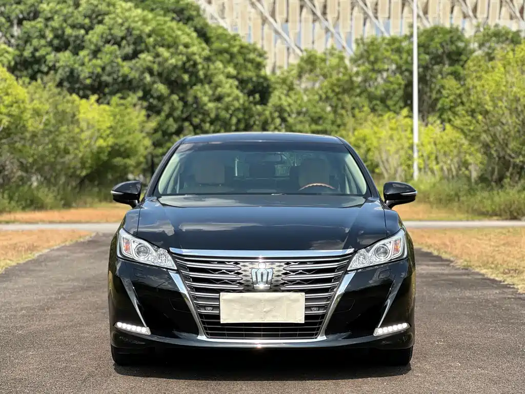 Toyota Crown — миниатюра 2