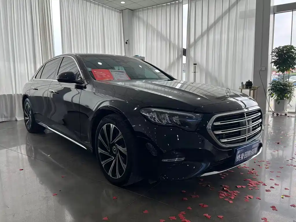 Mercedes-Benz E-Class — миниатюра 3