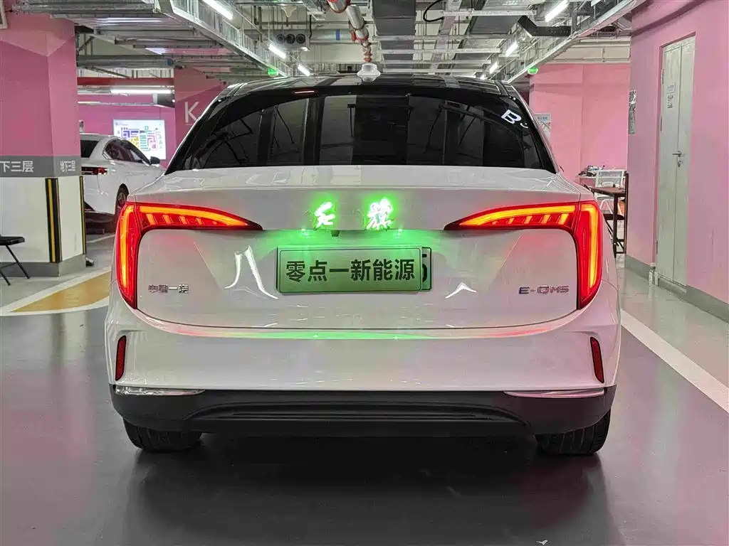 Hongqi Hongqi E-QM5 — миниатюра 5