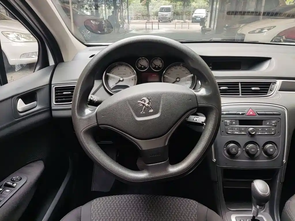 Peugeot 308 — миниатюра 11