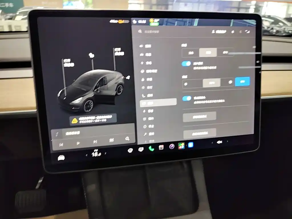 Tesla Model Y — миниатюра 13