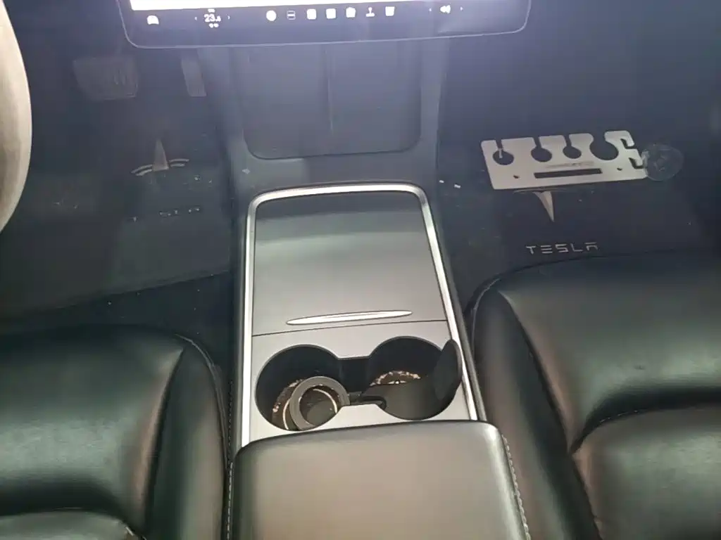 Tesla Model 3 — миниатюра 14