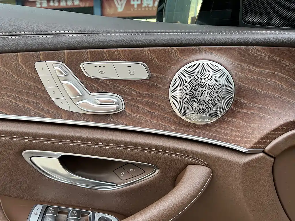 Mercedes-Benz E-Class — миниатюра 9