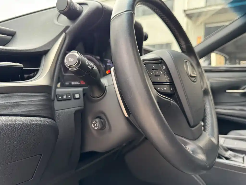 Lexus ES — миниатюра 17