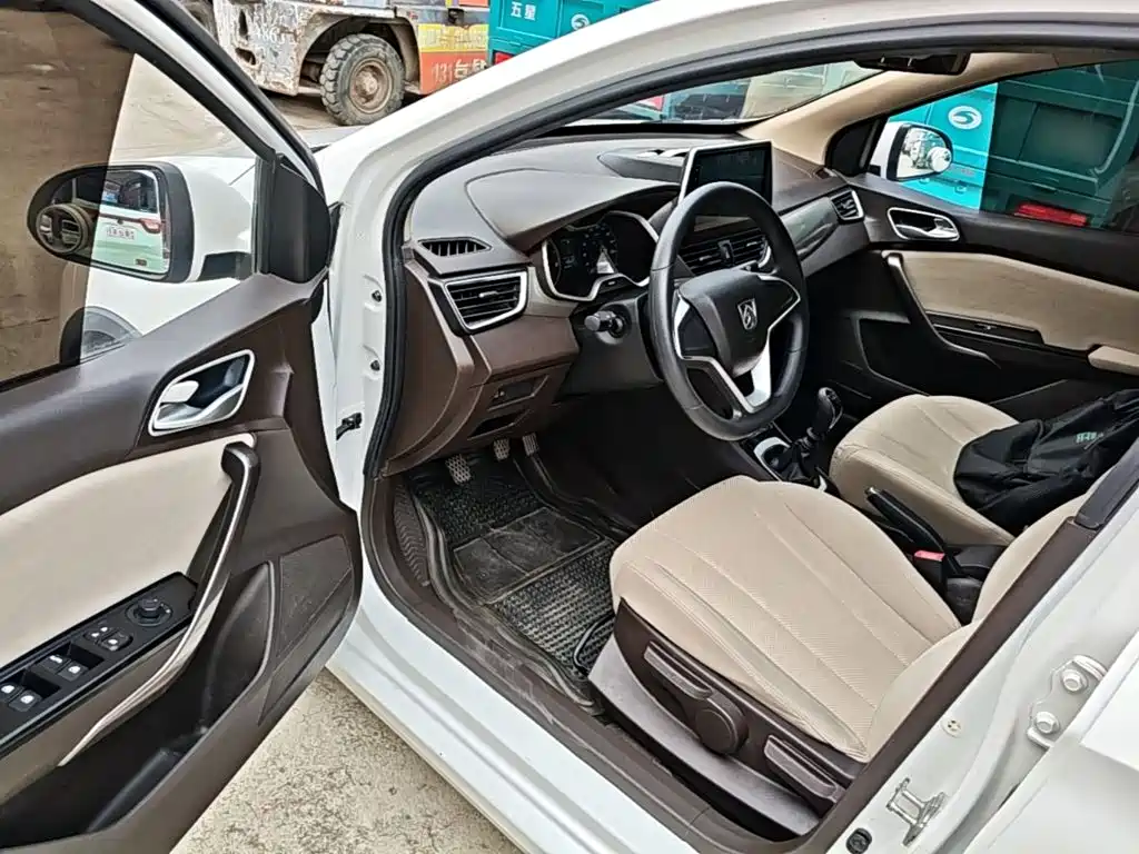 Baojun 310W — миниатюра 16