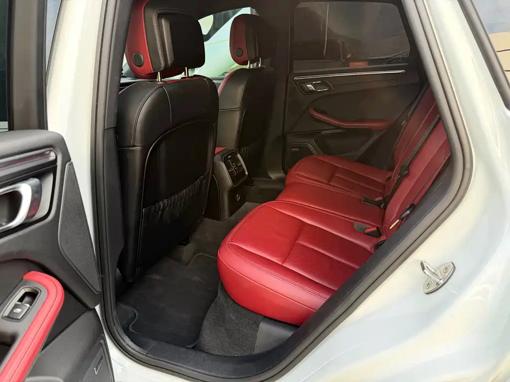 Porsche Macan — миниатюра 19
