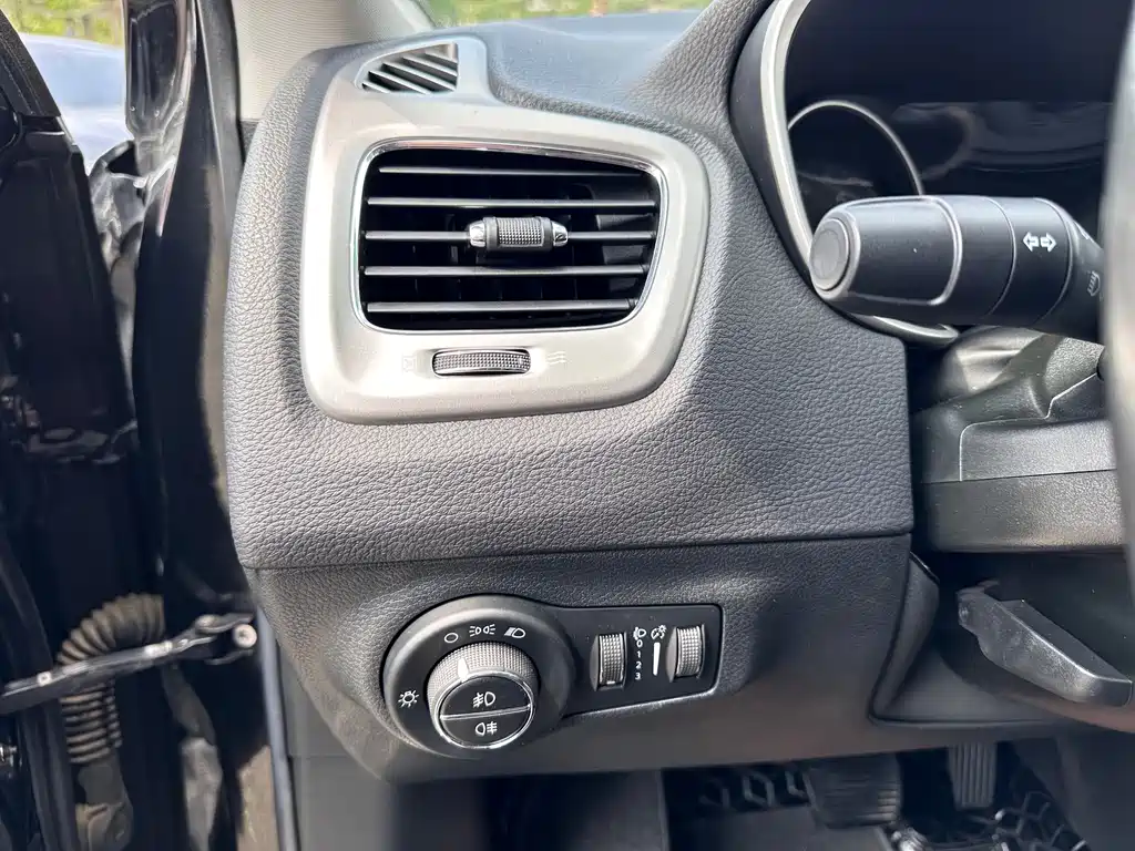 Jeep Compass — миниатюра 17