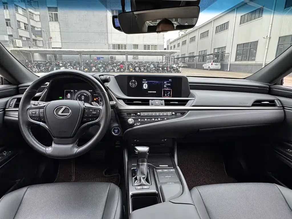 Lexus ES — миниатюра 5