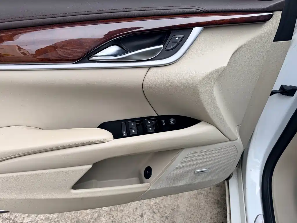 Cadillac XTS — миниатюра 4