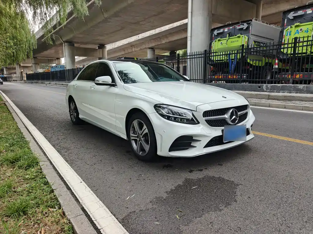 Mercedes-Benz C-Class — миниатюра 3
