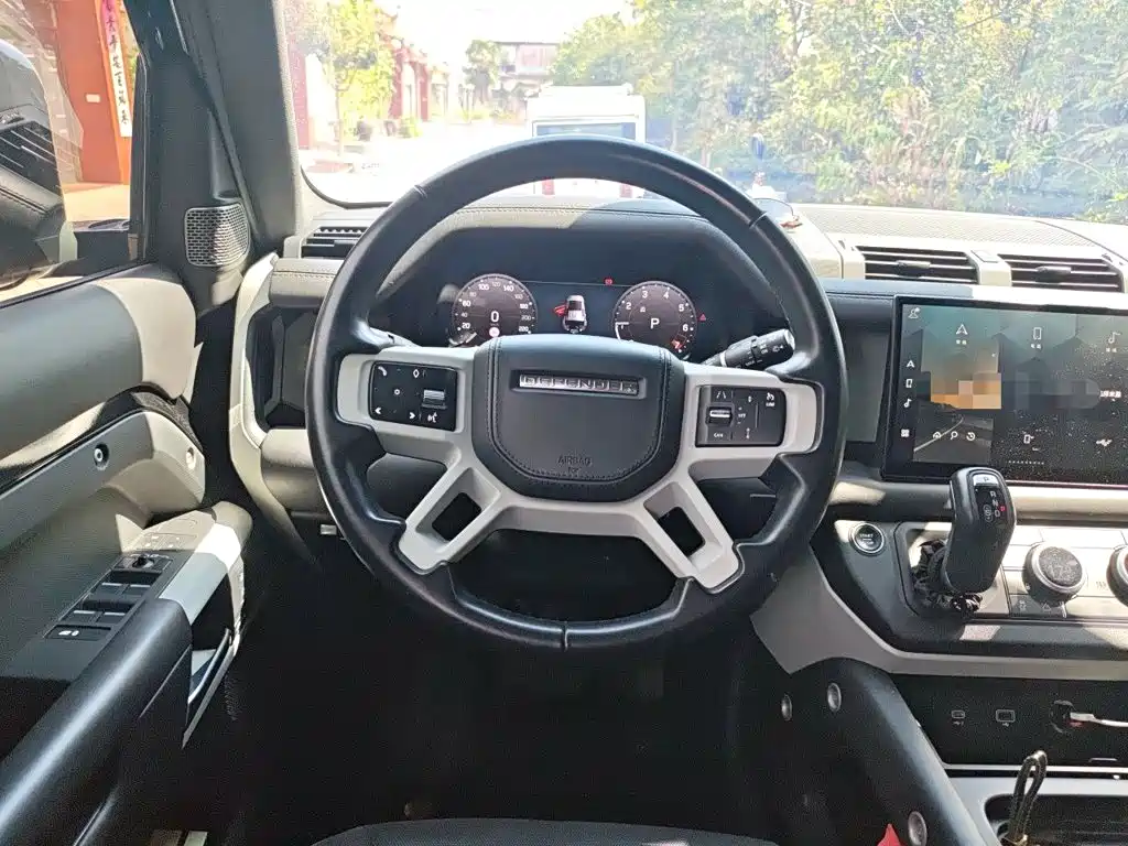 Land Rover Defender — миниатюра 3