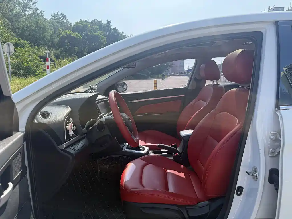 Hyundai Elantra — миниатюра 13