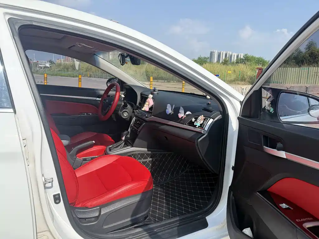 Hyundai Elantra — миниатюра 9