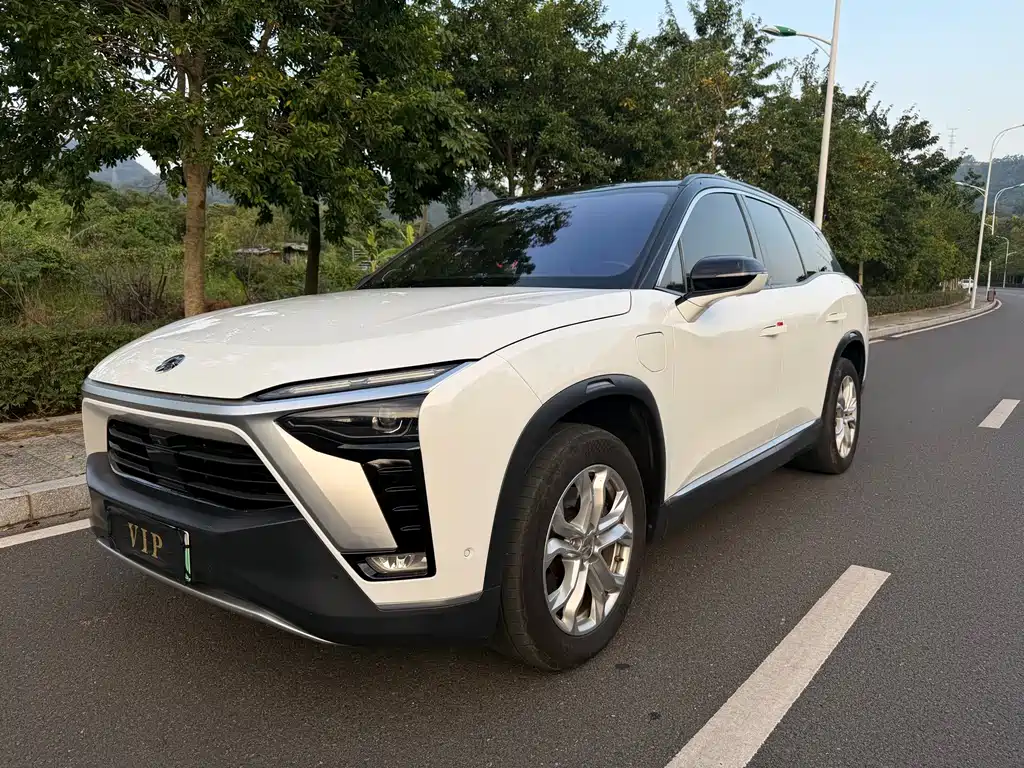 NIO ES8