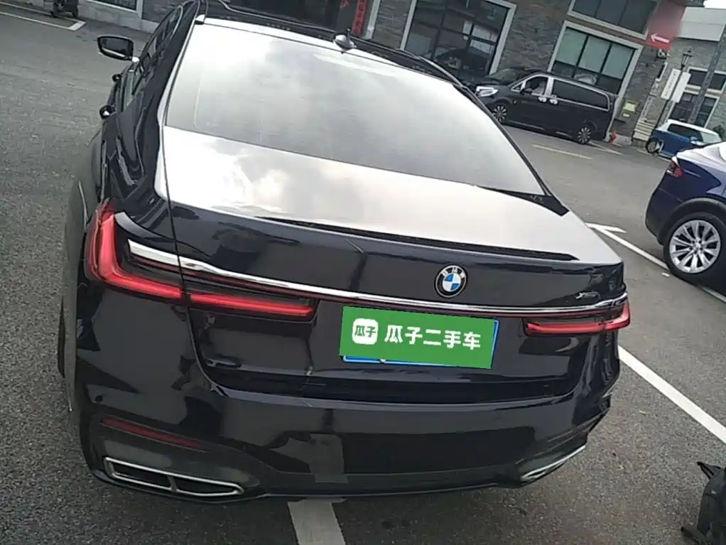 BMW 7 Series — миниатюра 6