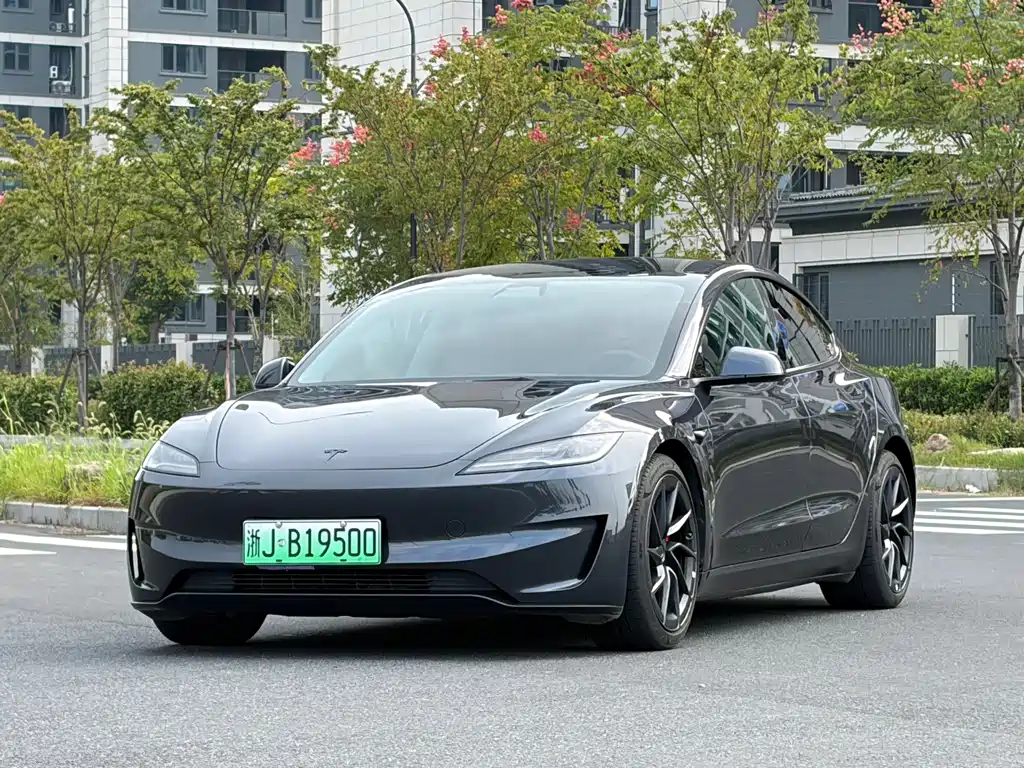 Tesla Model 3 — миниатюра 2