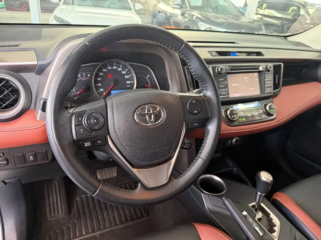 Toyota RAV4 — миниатюра 11