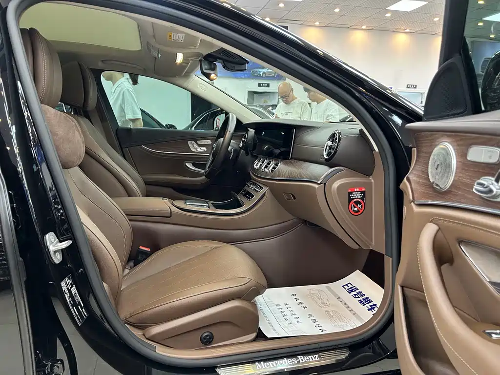 Mercedes-Benz E-Class — миниатюра 11