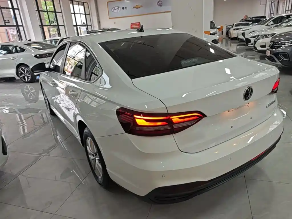 Volkswagen Lavida — миниатюра 5
