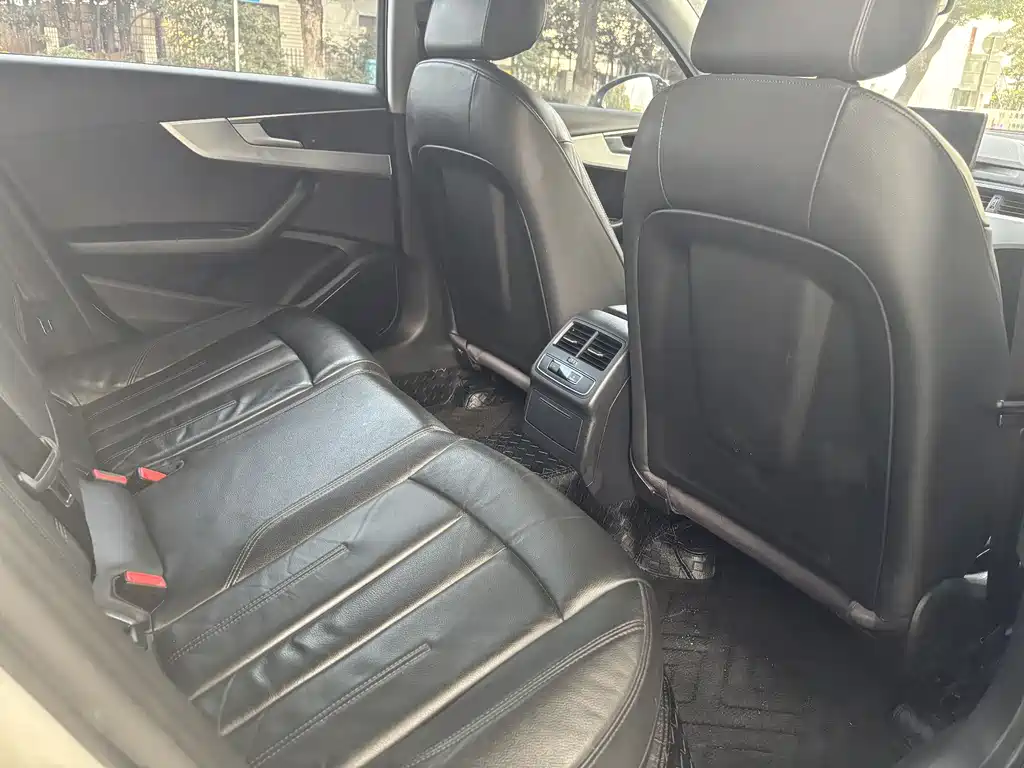Audi A4L 2018 30 45 TFSI quattro Sport