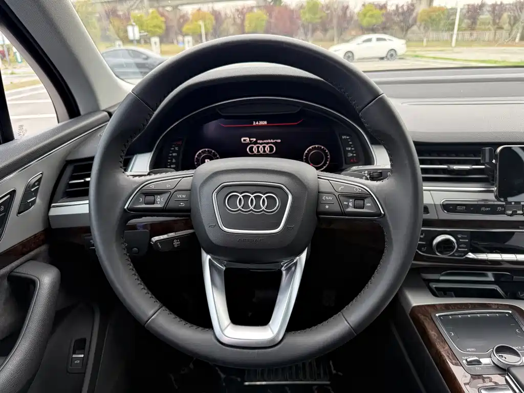Audi Q7 — миниатюра 10