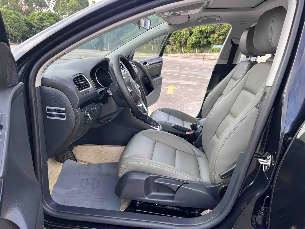 Volkswagen Golf 2012 1.6 AT Comfort