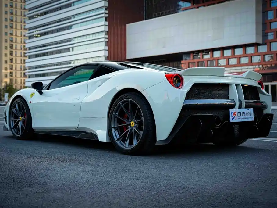 FERRARI 488
