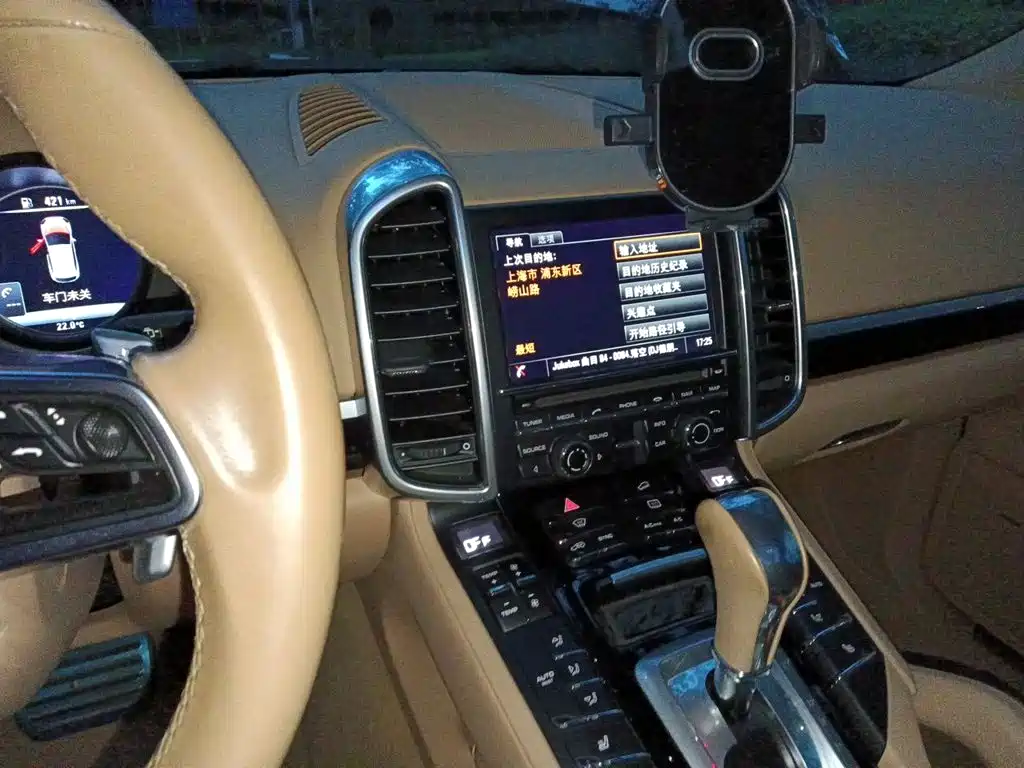 Porsche Cayenne — миниатюра 9