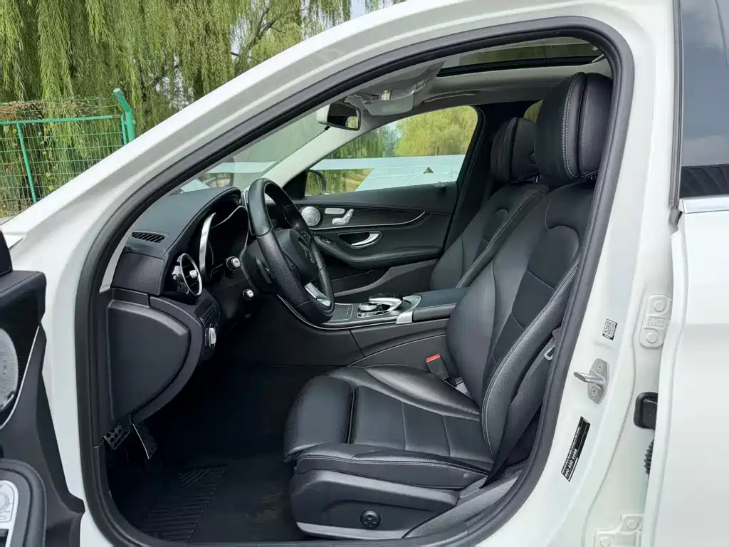 Mercedes-Benz C-Class — миниатюра 11