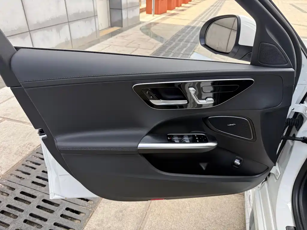 Mercedes-Benz C-Class — миниатюра 17