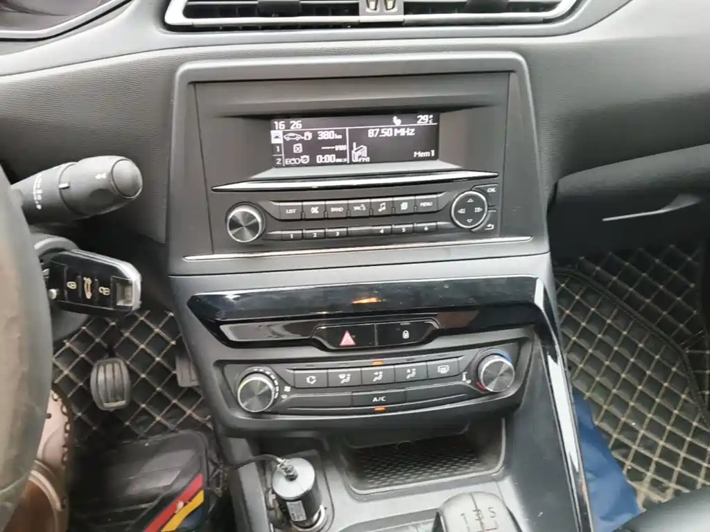 Peugeot 308 — миниатюра 13