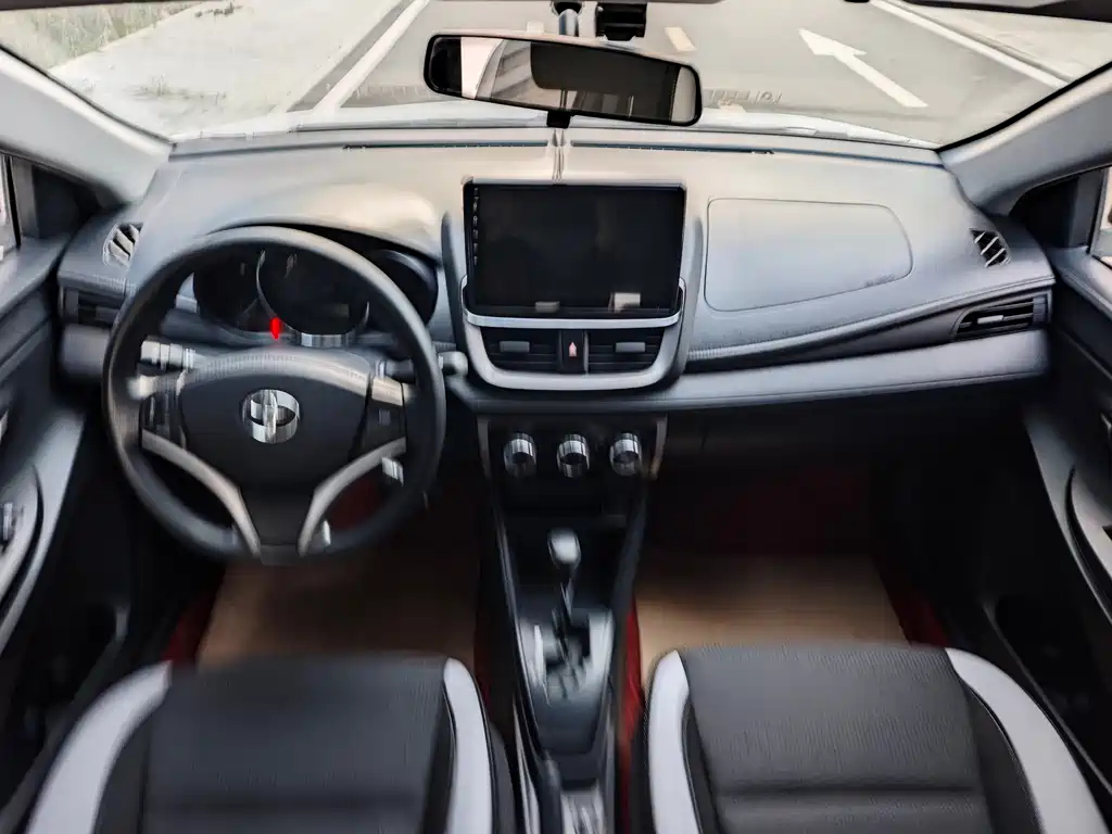 TOYOTA YARIS L ZHIXUAN