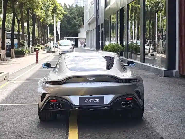 Aston Martin V8 Vantage — миниатюра 7