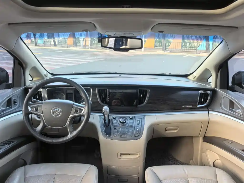 Buick GL8 2011 3.0L XT Luxury Flagship