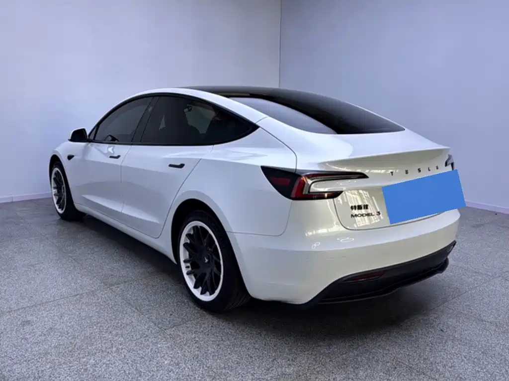 Tesla Model 3 — миниатюра 9